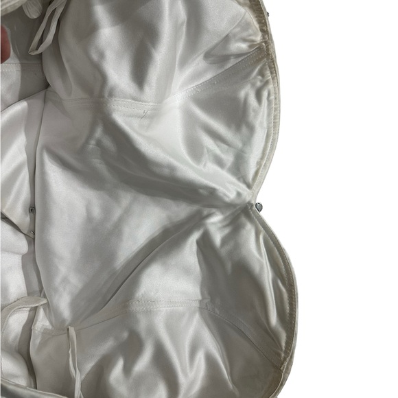 Gorgeous Used Wedding Gown - Picture 13 of 16